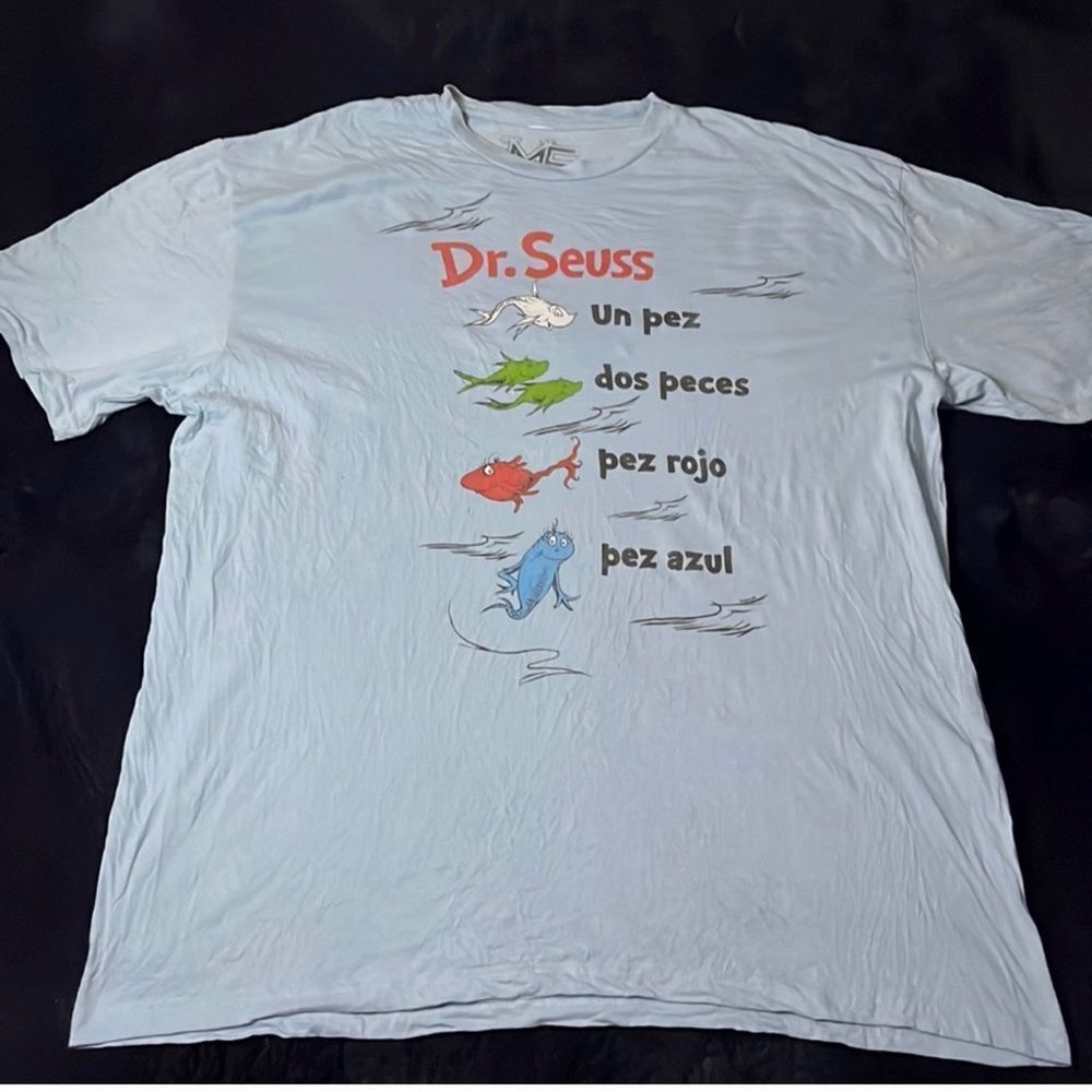 Dr. Seuss One Fish Two Fish Red Fish Blue Fish in Spanish Grunge